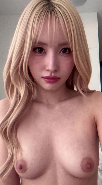 Momo - naked
