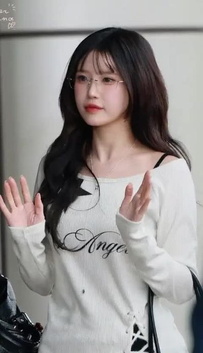 Hayoung - shows tits