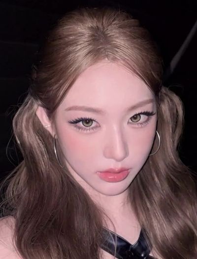Xinyu - cum on face