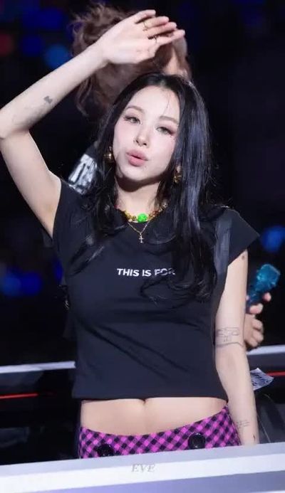 Chaeyoung - shows tits