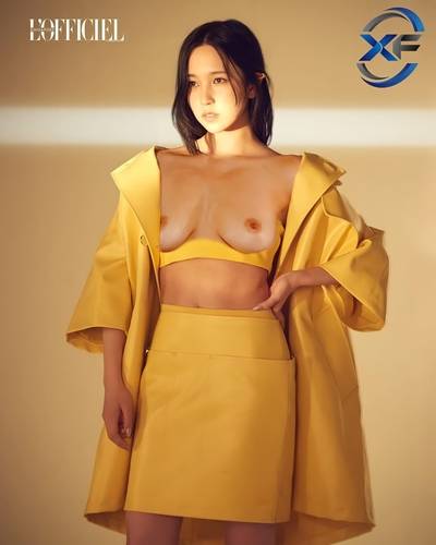 Mina - shows tits