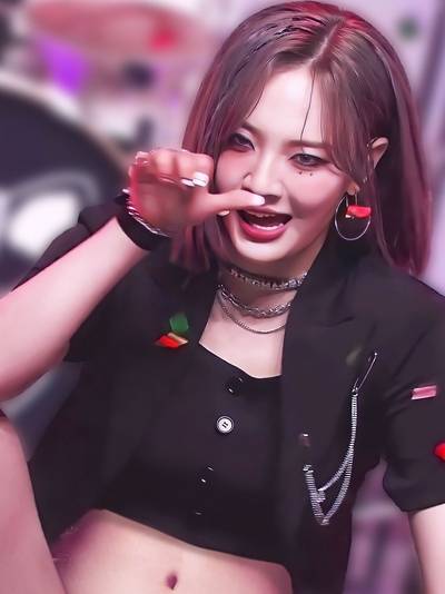 Moon Sua - shows pussy stage