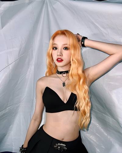 Yuqi - softcore