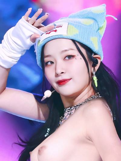 Seulgi - shows tits stage