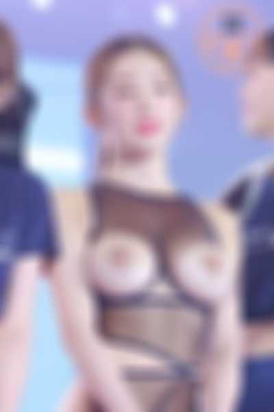 Irene - public boobs