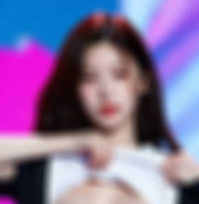 Yeji - shows tits