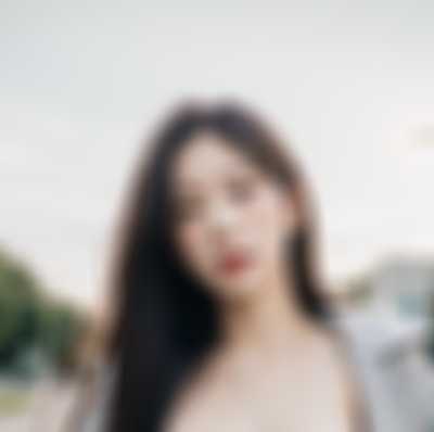 Taeyeon - shows tits