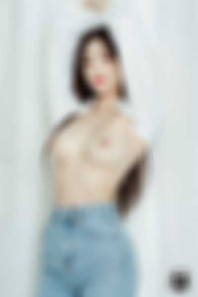 Minju - shows tits
