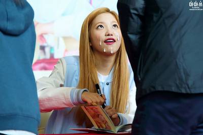 Yeri - cum on face