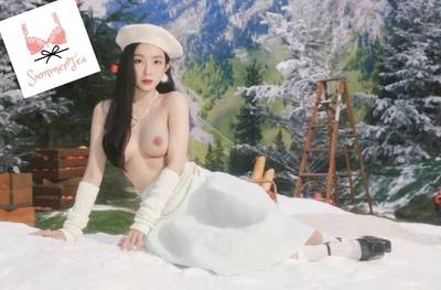 Irene - shows tits