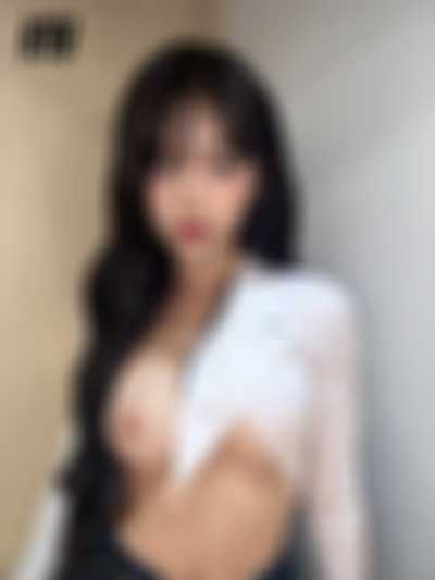 Yujin - naked