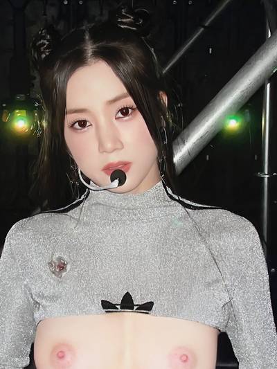 Chorong - shows tits