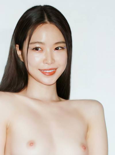 Naeun - shows tits