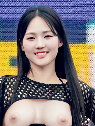 Seoyeon - shows tits