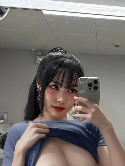 Yuju - nude