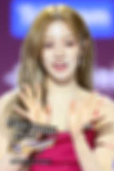 Yuqi - facial