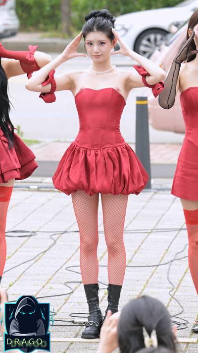 Yiren - Nipple Slip