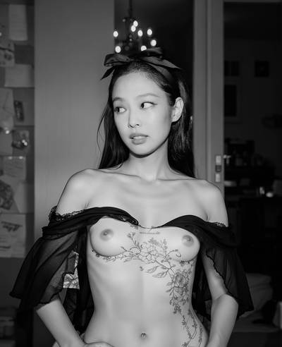 Jennie - naked